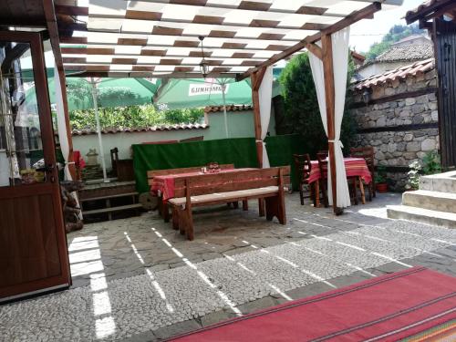 BBQ facilities available to guests at the hotel