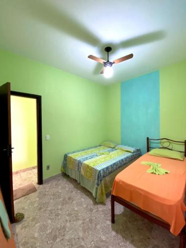 Een bed of bedden in een kamer bij Casa de Temporada Ubirajara