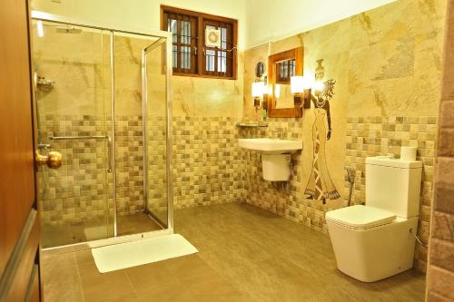 Eagle Regency Hotel tesisinde bir banyo