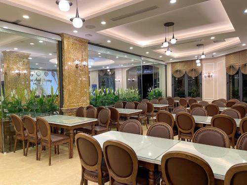 Restoran ili neka druga zalogajnica u objektu Ngọc Ánh Dương Hotel