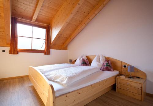 A bed or beds in a room at Gasserhof Aicha