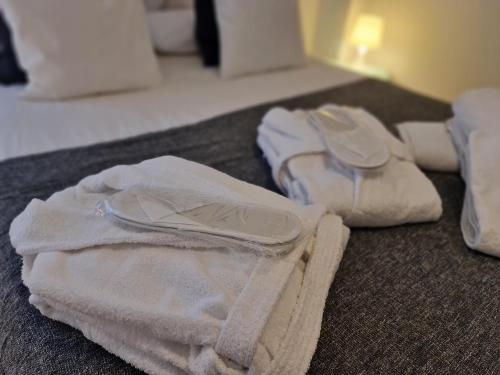 two white towels sitting on top of a bed at Alojamientos Segóbriga Rural (Artesa) in Segorbe