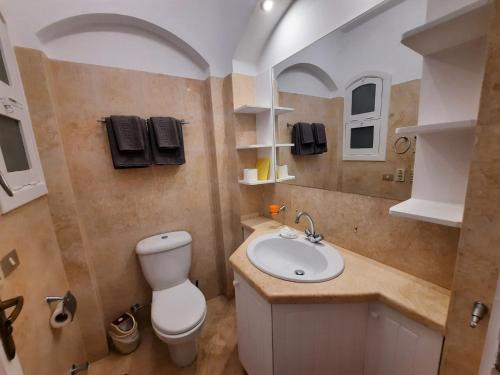 Ένα μπάνιο στο Villa Melody - Holiday home in El Gouna