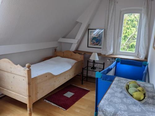 מיטה או מיטות בחדר ב-Ferienhaus Eichhof, Garlstorf - Lüneburger Heide