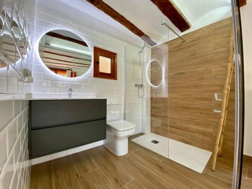 Phòng tắm tại VILLA SOL Casa con cueva privada y vistas a la Iglesia