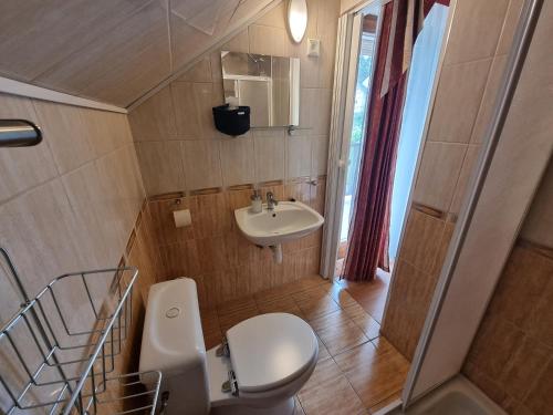 Koupelna v ubytování Abigél 2 Vendégház
