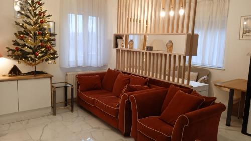 a living room with a christmas tree and a couch at liège 4420 rue jean Jaurès 45 grande maison joyeuse avec terrasse 30m2 pour 8 personnes maximum in Saint-Nicolas