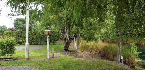 Un jardín fuera de Spring Creek Holiday Park