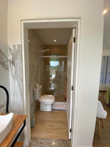 a bathroom with a toilet and a shower in it at Pousada Paraiso de Igaratá in Igaratá
