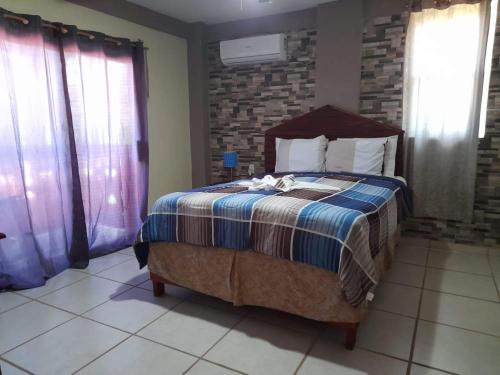 Gallery image of La Delphina Bed and Breakfast Bar and Grill in La Ceiba