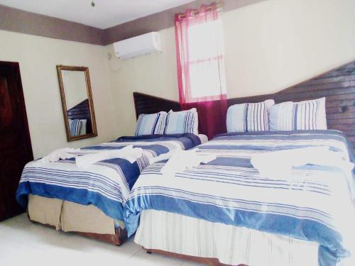 Gallery image of La Delphina Bed and Breakfast Bar and Grill in La Ceiba