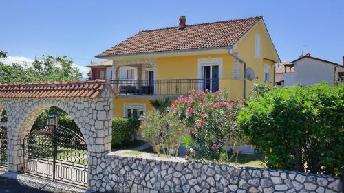 House Yellow – Photos 2