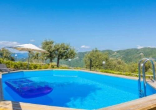 Der Swimmingpool an oder in der Nähe von Villa San Bastiano by MC Luxury Rentals