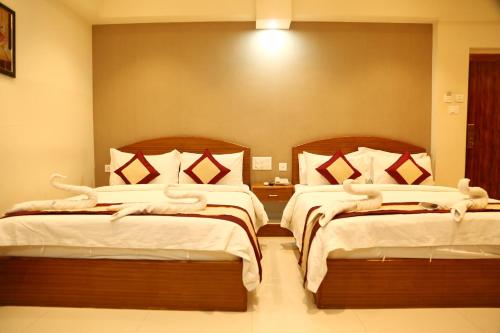 Cama ou camas em um quarto em Nitheesh Residency