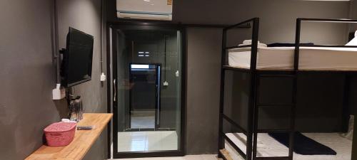 Μια τηλεόραση ή/και κέντρο ψυχαγωγίας στο Loftel @ Nakhon