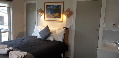 Postel nebo postele na pokoji v ubytování Barrington House Taupo
