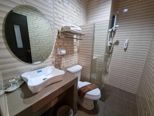 Vonios kambarys apgyvendinimo įstaigoje Kireeya Villa