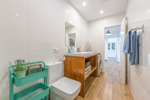 Et badeværelse på Apartamento con Jardin Privado - SimplyTarifa