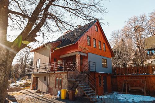 a house that is being built in the snow at Pod Śnieżnymi Kotłami in Piechowice