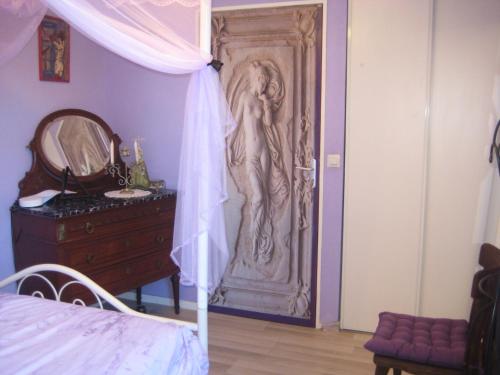 Ένα ή περισσότερα κρεβάτια σε δωμάτιο στο Chez Fanny Chambres d'hôtes