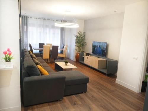 San Antón Piso de lujo centro con Aire ac by Apartamentos Logrono