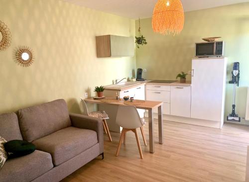 Gallery image of Gîte dans une ambiance végétale avec Spa privatif in Jazennes