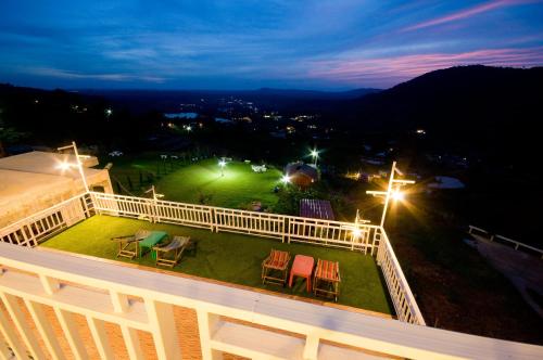 Pemandangan gunung umum atau pemandangan gunung yang diambil dari resort