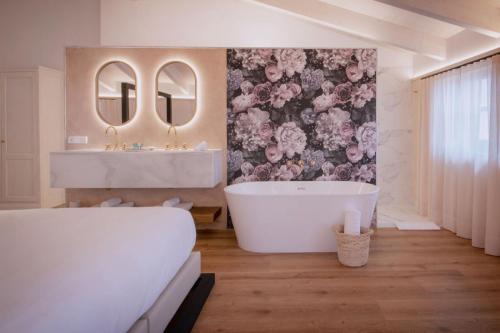 Ένα ή περισσότερα κρεβάτια σε δωμάτιο στο Hotel Palau Macelli & Spa