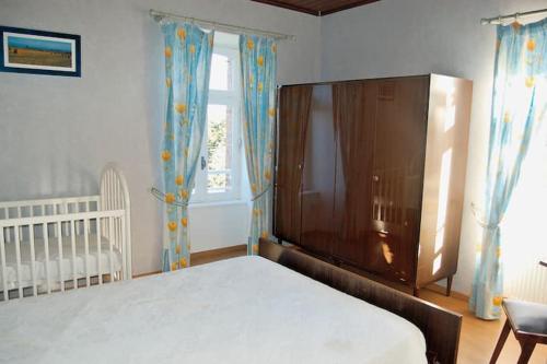 Katil atau katil-katil dalam bilik di gîte dans Baie du Mont Saint- Michel
