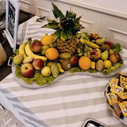 a plate of fruit and vegetables on a table at Hotel Tahiti in Viareggio