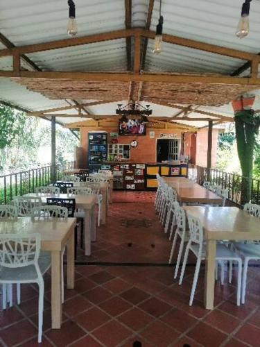 Hostal Fisterraにあるレストランまたは飲食店