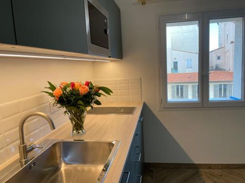 Nice Renting - MASSENA - LOFT - HEART of VIEIL ANTIBES - THE MARKET WITH SEA VIEW photo 28
