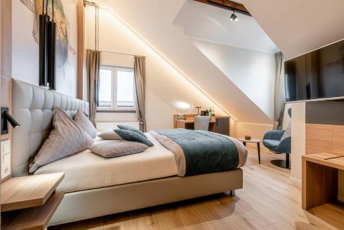a bedroom with a bed in a room at Hotel auszeit Neunkirchen-Seelscheid in Neunkirchen