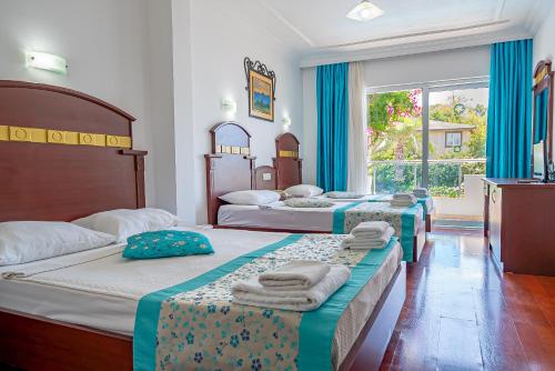 Postel nebo postele na pokoji v ubytování Sunberk Hotel