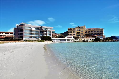 Fotografie z fotogalerie ubytování Appartamento delfini sul mare v destinaci Golfo Aranci