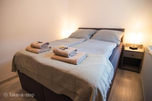 Łóżko lub łóżka w pokoju w obiekcie Qonroom - as individual as you - Dillenburg