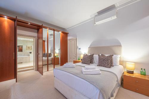 Knightsbridge Luxury 4 Bedroom En Suite Apartment