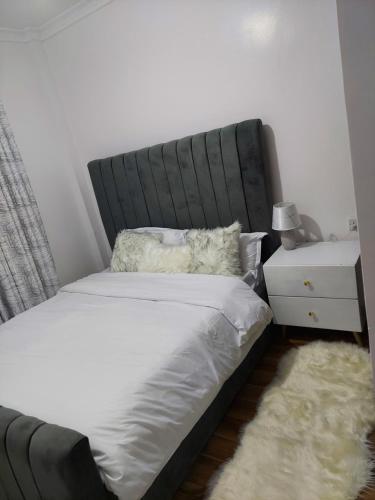 Postel nebo postele na pokoji v ubytování Emani Luxury Condo