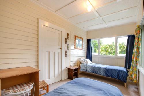 Posteľ alebo postele v izbe v ubytovaní Gran's House - Napier Holiday Home
