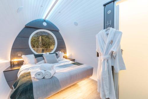 Una cama o camas en una habitación de The Secret Hideaway