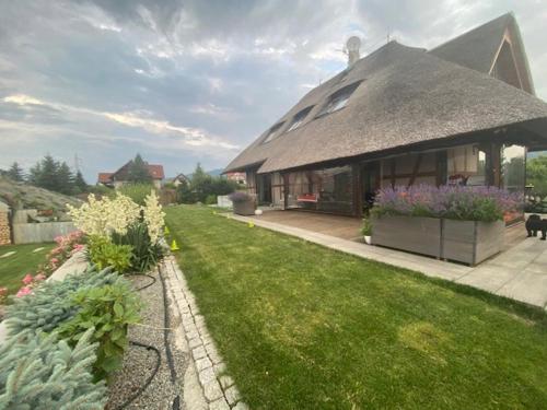 Zahrada ubytování Chata pod strzechą w Beskidach