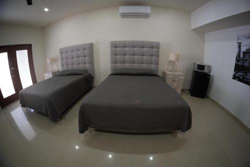 Galería fotográfica de 21 Suite with Jacuzzi a shared pool en Torreón