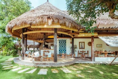 Um jardim no exterior de Mule Malu Tropical Stay