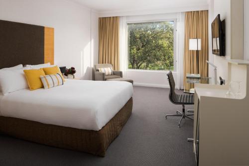 Ένα ή περισσότερα κρεβάτια σε δωμάτιο στο Rydges Bankstown