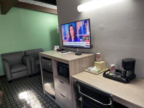 a room with a flat screen tv on a wall at Travel Inn in South Lake Tahoe