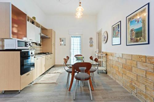 Kuchyň nebo kuchyňský kout v ubytování Spacious apartment in Alcamo Marina 90 m² with shared pool