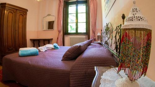 A bed or beds in a room at Wonderful Villa Between Como And Milano