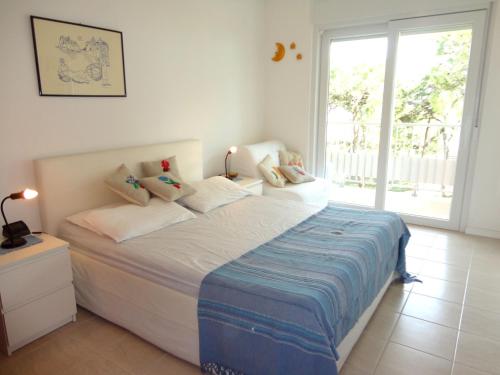 Postel nebo postele na pokoji v ubytování Renovated apartment with sea view terrace