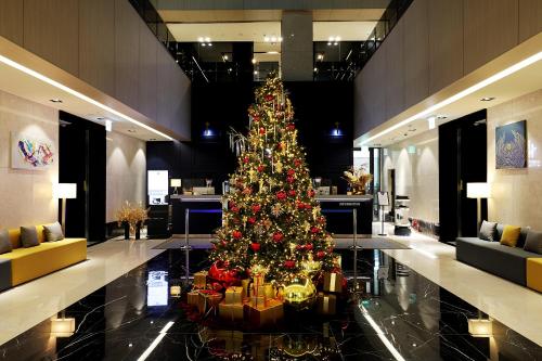 a christmas tree in the middle of a lobby at Kintex by K-tree in Goyang