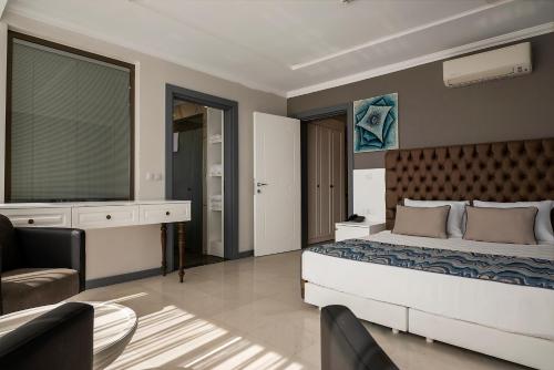 a bedroom with a bed and a living room at Blue Marlin Deluxe Spa & Resort - Ultra All Inclusive in Konaklı